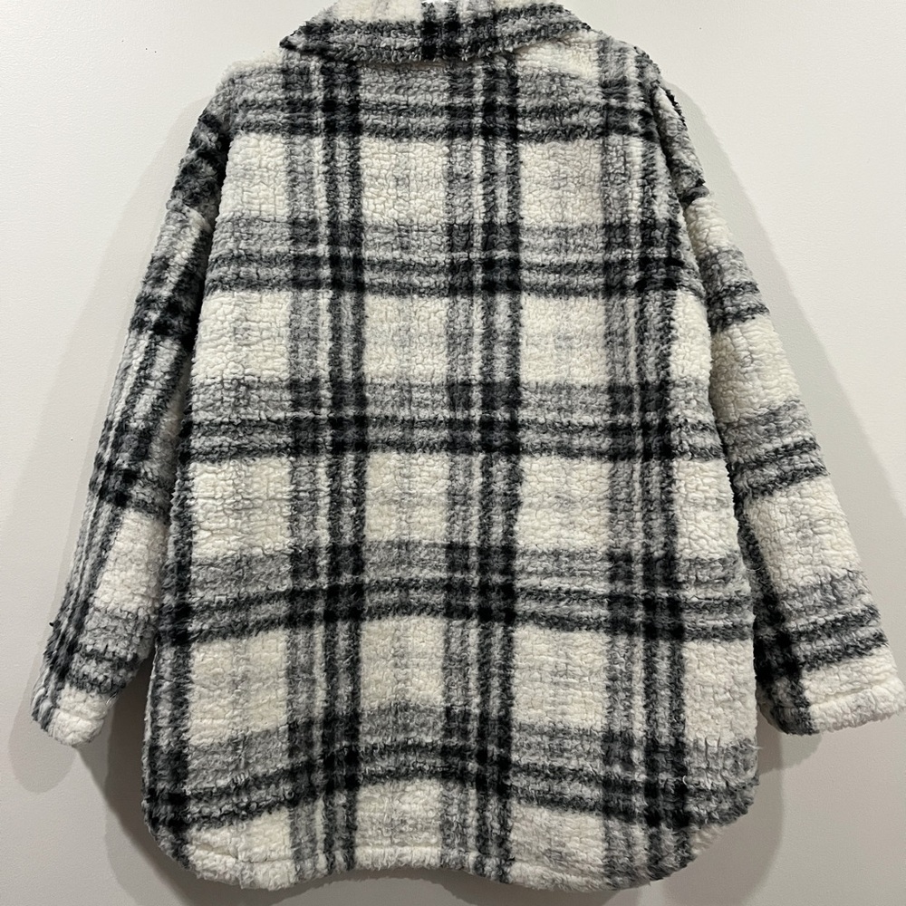 Fuzzy Shacket - MyStyle - Picture 2 of 2